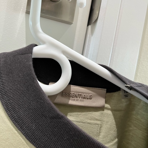 BNWT ESSENTIALS TSHIRT - Picture 4 of 5